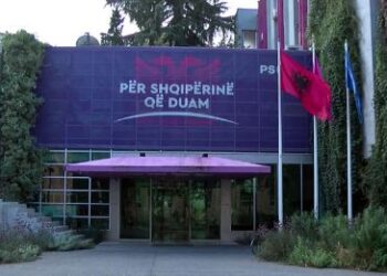 Këshilltarët socialistë në Bashkinë e Tiranës mblidhen në selinë e PS