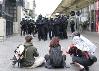 675 persona të arrestuar në protestat kundër Macronit