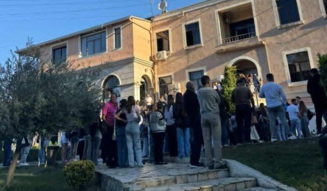 Drejtoria e Konvikteve lë në radhë studentët për regjistrimet, përplasje me policinë – VIDEO