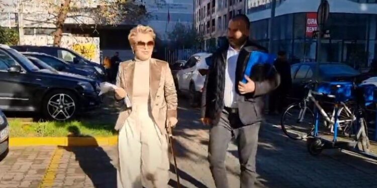Dhunoi punonjësin e sigurisë në Gjykatën e Vlorës, Apeli liron nga arresti shtëpiak me garanci pasurore avokatin e Monika Kryemadhit
