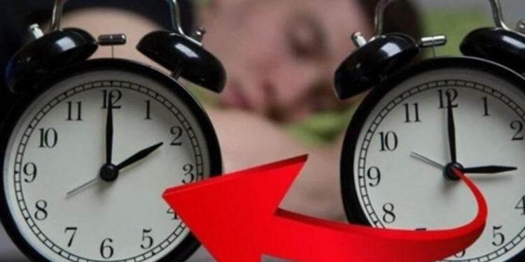 Rikthehet ora diellore! Sonte në orën 03:00, akrepat shkojnë 60 minuta pas