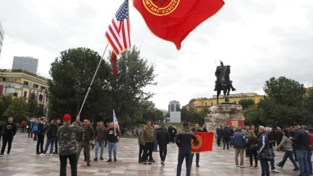 Protesta për UÇK-në, qytetarët mblidhen në sheshin ‘Skëndërbej’