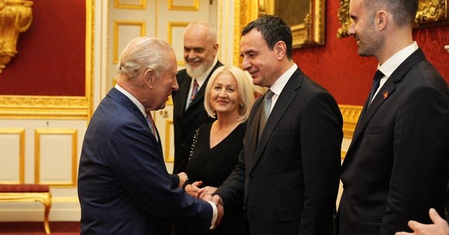 Kurti shpreh gatishmëri që Kosova t’i strehojë azilkërkuesit e refuzuar nga Britania