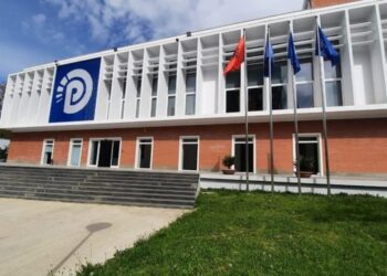 Lejet e ndërtimit dhe pastrimi i parave, PD depoziton në SPAK padi për Ramën dhe Ballukun