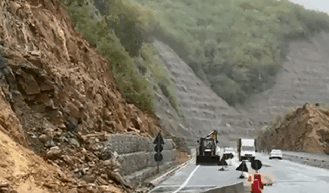 Rama e inaguroi pak ditë më parë, shembet rruga në aksin Qukës-Qafë Plloçë