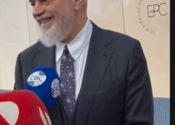 Video/ Rama thelloi talljen me Trump edhe para gazetarëve: Ishim në luftë, tani jemi në paqe