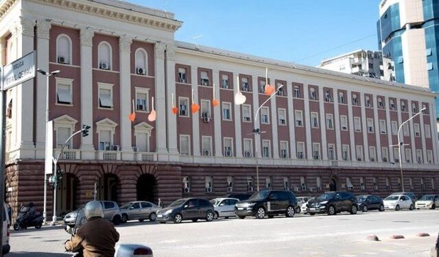 Opozita kërkoi shkarkimin e Peleshit, mblidhet sot Këshilli i Legjislacionit dhe 6 komisione