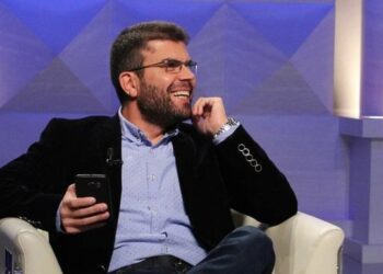 Ermal Hasimja heq dorë nga kandidimi për Tiranën: Do të vazhdoj të bëj punën si arsimtar