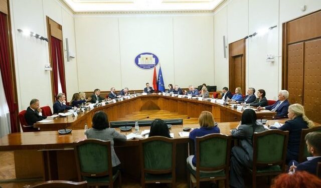 Raportimi i institucioneve kushtetuese, PD kërkon 4 orë debat në Kuvend, mazhoranca propozon kufizim