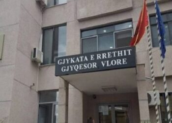 Dhunoi punonjësin e gjykatës, shoqërohet avokati