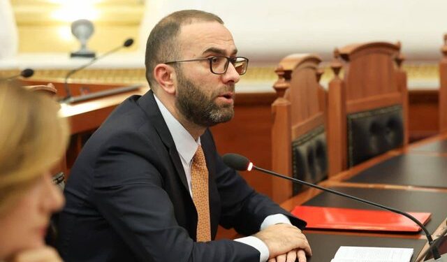 Gazment Bardhi 5 pyetje drejtuar SPAK për Belinda Ballukun