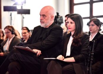 Qeveria drejt legalizimit të lobimit, por kontratat e pagesave i mban sekret