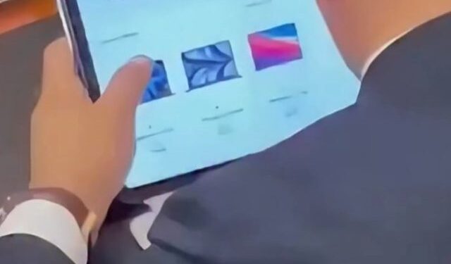 Deputeti i PS kapet duke bërë “shopping online” gjatë punimeve në Kuvend