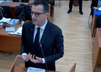 “Zoti i faltë, nuk e dinë ç’kanë bërë”, Veliaj në Kushtetuese: Shkarkimi, fyerja më e madhe ndaj meje
