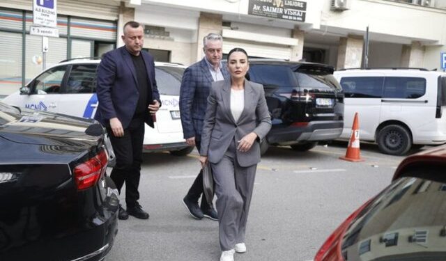 Arroganca e Belinda Ballukut para futjes në SPAK, shtyn gazetarët