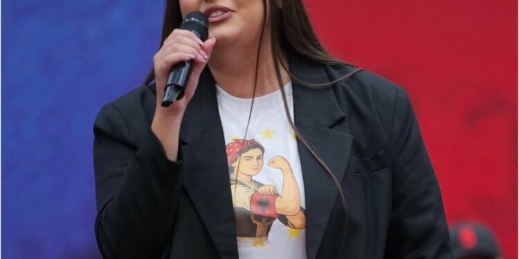 Përplasje brenda PS: Sara Mile akuzon Ballën dhe Maznikun për dështime