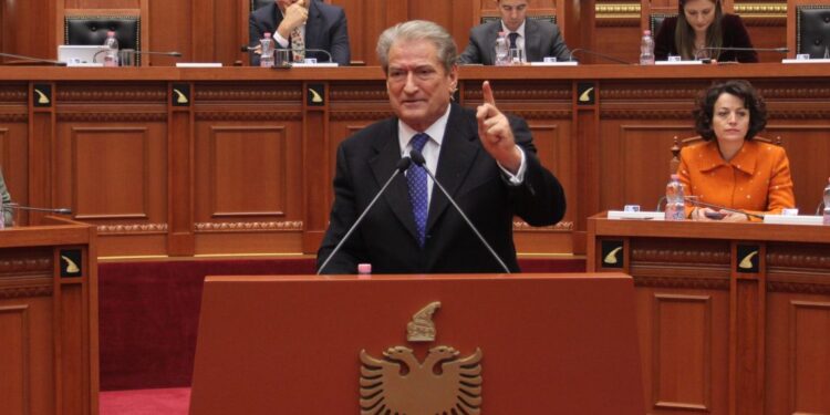 Parlament i vogël? Ekspertët peshojnë efektet e një pakti të dytë mes Ramës dhe Berishës
