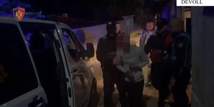 Arrestohet çifti nga Devolli me 5.8 kg kanabis, do e trafikonin në Greqi