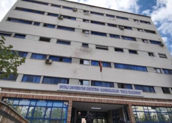Foshnja humbi jetën te “Koço Gliozheni”, Prokuroria merr të pandehur dy mjekë/ Detajet