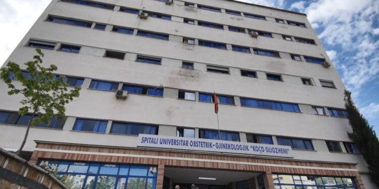 Foshnja humbi jetën te “Koço Gliozheni”, Prokuroria merr të pandehur dy mjekë/ Detajet