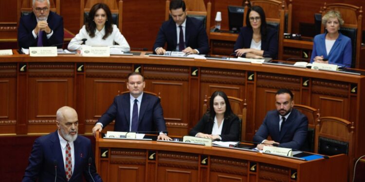 BIRN: Kuvendi miraton ligjin e ri për mbetjet pa sqaruar kostot financiare