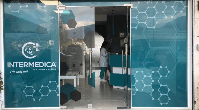Skandali me analizat te “Intermedica” në Institut, nga femër e kthejnë mashkull/ VIDEO