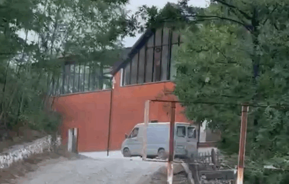 Denoncimi/ Drejtori i preferuar i Rakip Sulit ndërton biznes privat me punonjësit dhe mjetet e UKK