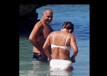Avokati publikon videon: Vëzhguesi i ONM F. Ciardi kapet në intimitet me përkthyesen