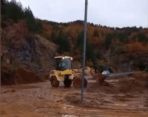 Shembje gurësh dhe dherash në aksin Pukë-Fushë Arrëz, bllokohet qarkullimi