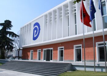 Kandidati për Tiranën, Berisha mbledh Kryesinë e vogël në PD