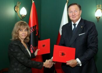 Një marrëveshje që afron Poloninë me Shqipërinë: të rinjtë polakë do të mësojnë për traditat shqiptare