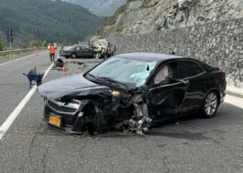 Përplaset makina në Rrugën e Kombit, shoferi dërgohet tek Trauma për ndërhyrje të specializuar