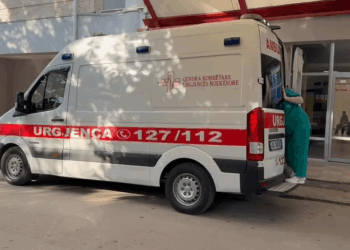 Maliq/ Vajza 6-vjeçare rëndë në QSUT! Xhaxhai: Doli vetë nga banesa, ndihmën ia dhanë fqinjët