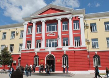 Universitetet hapin dyert për studentët, 15% më pak regjistrime