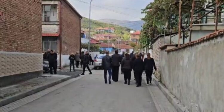 Përcillen sot për në banesën e fundit nënë e bir në Maliq