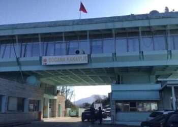 Doganierët grekë në grevë/ Bllokohen pikat kufitare të Kakavijës dhe Qafë Botës