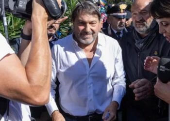 Atentati ndaj gazetarit italian/ ‘La Repubblica’: Po hetohet kryetrafikanti shqiptar i lidhur me Engjëll Agaçin