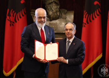 BIRN: Presidenti anashkalon Kushtetutën dhe dekreton zgjedhjet në Tiranë