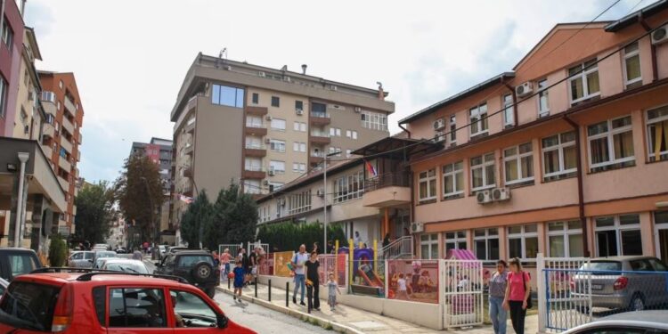 Pakicat serbe në Kosovë kërkojnë pezullimin e zbatimit të Ligjit për të Huajt
