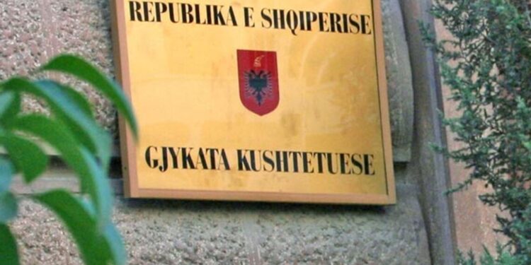 Urdhri i ri i mjekut/ Kushtetuesja: Drejtori i spitalit nuk mund të vendosë për dypunësimin e mjekëve