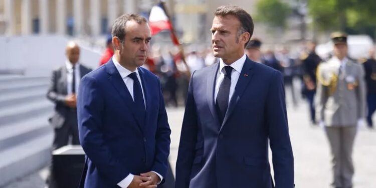 Dorëhiqet kryeministri francez, 24 orë pas formimit të qeverisë
