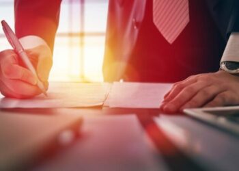 Rreth 20 mijë shqiptarë në vit morën leje pune në BE; Në tre vjet ikën 13% e të punësuarve në vend