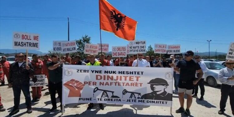 Naftëtarët e ‘Bankers Petroleum’ në protestë, 10 punëtorë hyjnë në grevë urie