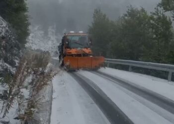 Moti i keq përfshin edhe Shkodrën, trashësia e borës në Fushë Arrëz shkon në 2 cm