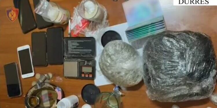 Goditet grupi i drogës në Durrës, 12 të arrestuar – EMRAT