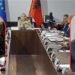 Zv. ministrja e Infrastrukturës përplaset me Erion Braçen: Na trembët, qetësohuni