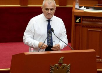 Bujar Leskaj lajmëron tërheqjen nga PD: Do djeg mandatin