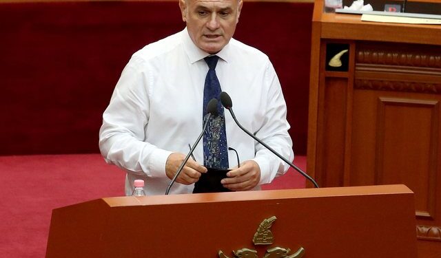 Bujar Leskaj lajmëron tërheqjen nga PD: Do djeg mandatin