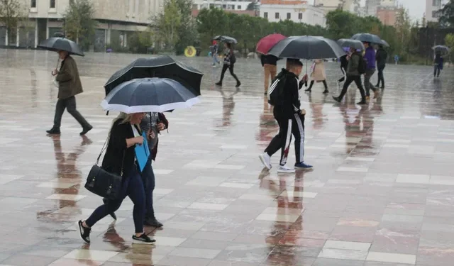 Kushte të paqëndrueshme dhe reshje shiu, parashikimi i motit