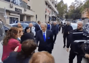 Berisha paraqitet në SPAK, pritet me ovacione nga simpatizantët